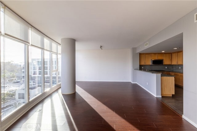 Building Photo - 400 W Ocean Blvd