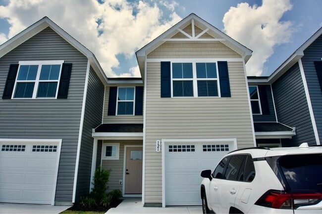 Building Photo - 121 Pennsylvania Dr