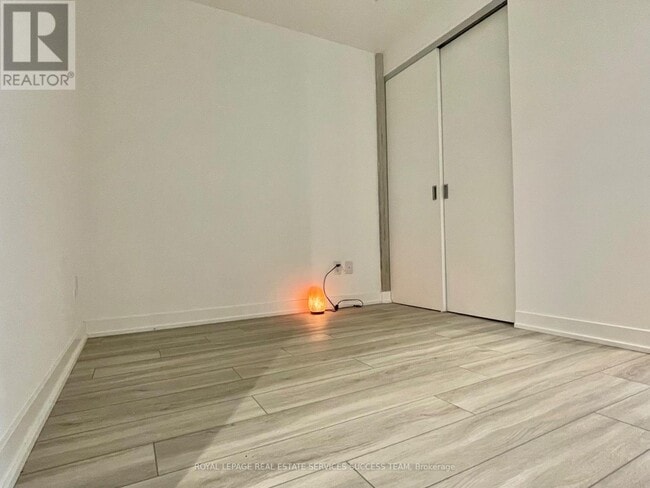 Building Photo - 458 Richmond St W