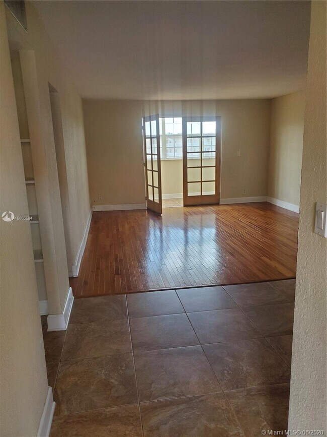 Foto del edificio - 410 NW 68th Ave