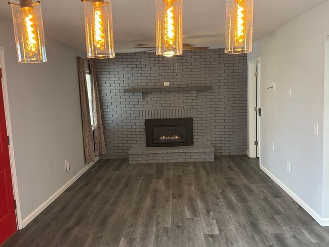 Building Photo - Check Out this price! Get it before it is gone!