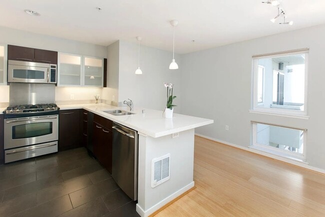 Photo - 3208 Pierce St Apartment