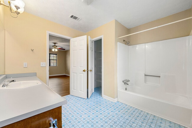 Building Photo - 249 Tony Trl SE