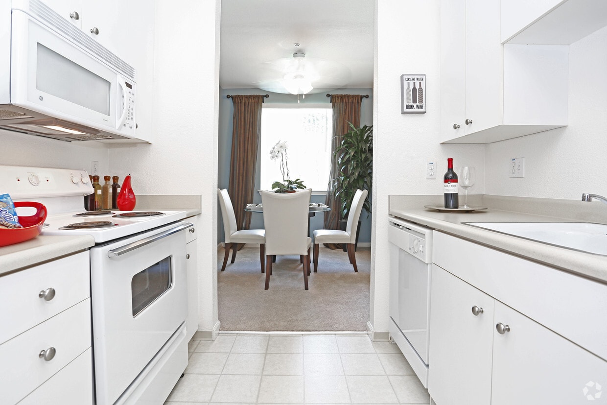 Amador Village Apartments Hayward, CA