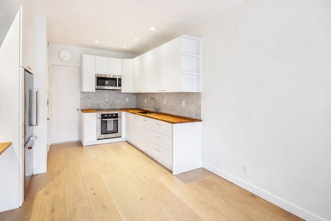 Foto del edificio - 165 E 104th St