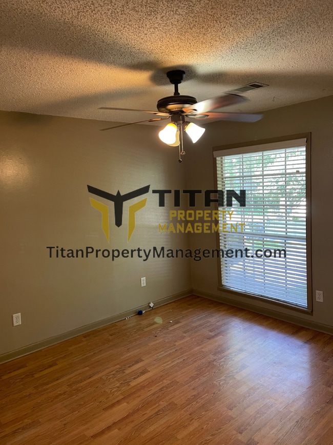 Building Photo - 3 bed home available for rent!