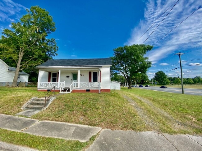 Building Photo - Spacious 2 Bedroom 1 Bathroom House, Just Blocks from Downtown Kannapolis and New Baseball Stadium