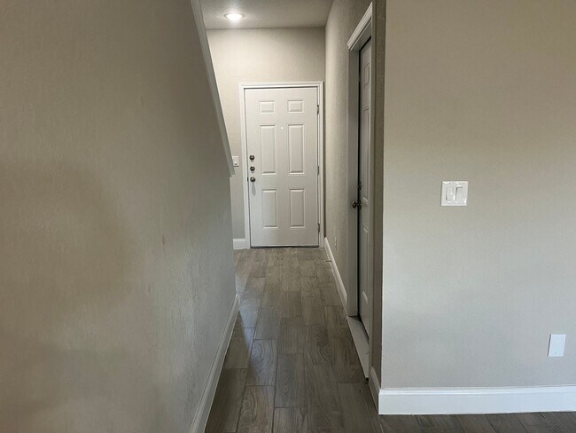 Foto del edificio - 13313 Reid Mdws