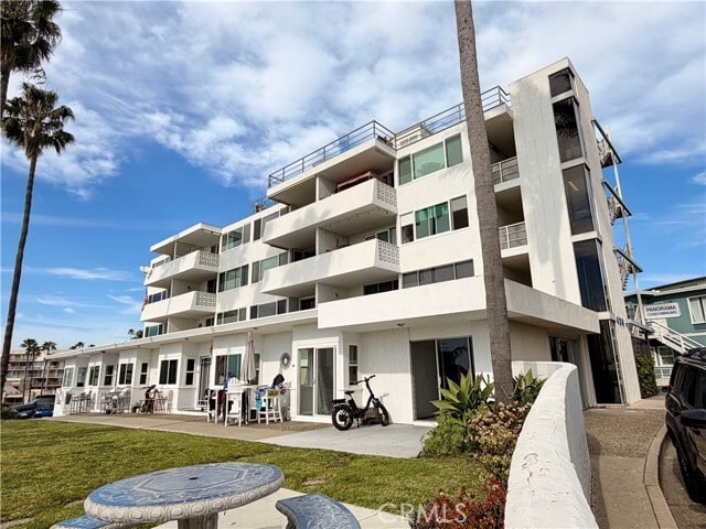 Foto del edificio - 420 Monterey Ln