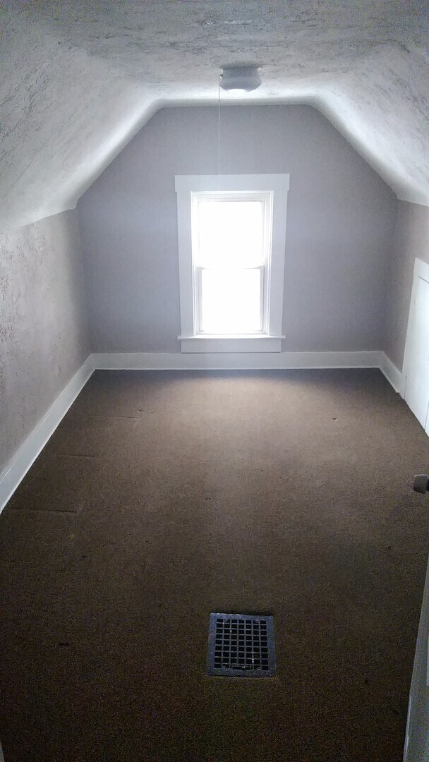 Foto del edificio - Single Family Home 4 Bedroom and 1.5 Bath For Rent