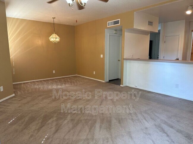 Building Photo - 280 S Elizabeth Way
