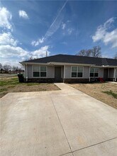 Building Photo - 644 Hidden Springs Dr