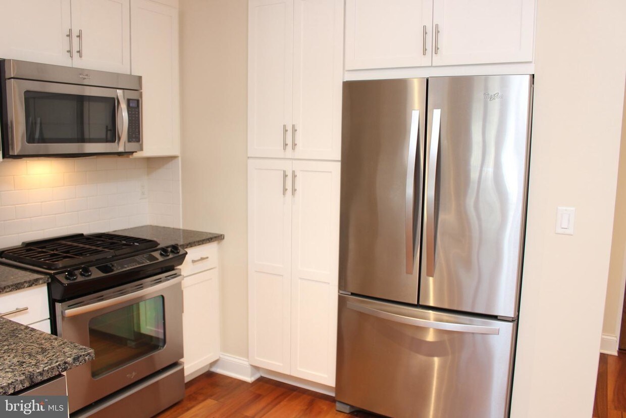 Foto principal - 1112 E Lancaster Ave