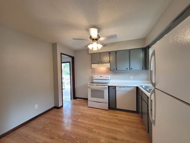Foto del edificio - 4422-4424 Independence Drive
