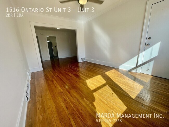 Photo du bâtiment - RENOVATED 2 BEDROOM/1 BATH IN CENTRAL WINDSOR + HYDRO & GAS