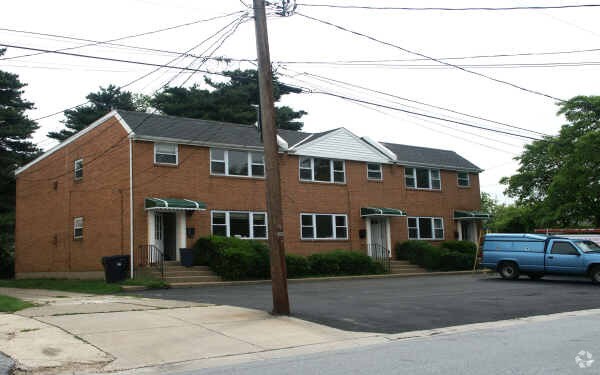 Primary Photo - 132-136 Princeton Ave