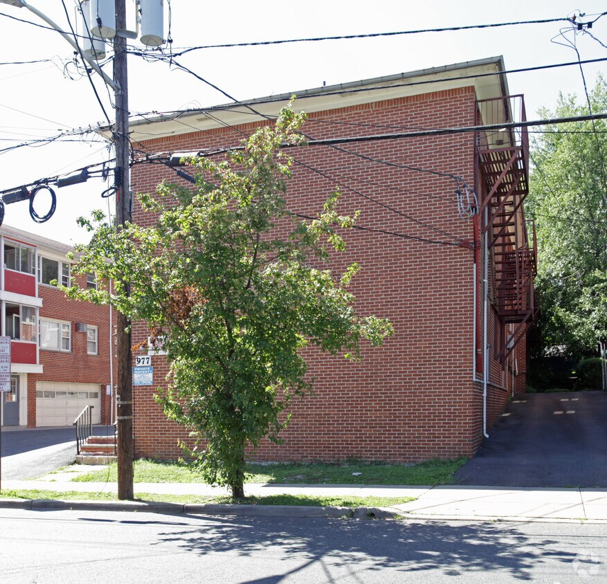 977 Stuyvesant Ave - 977 Stuyvesant Avenue