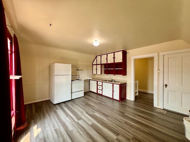 Foto del edificio - 323 Whiteriver Ave