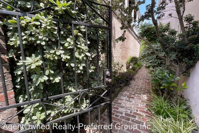 Building Photo - 4 br, 2.5 bath House - 14 Queen Street