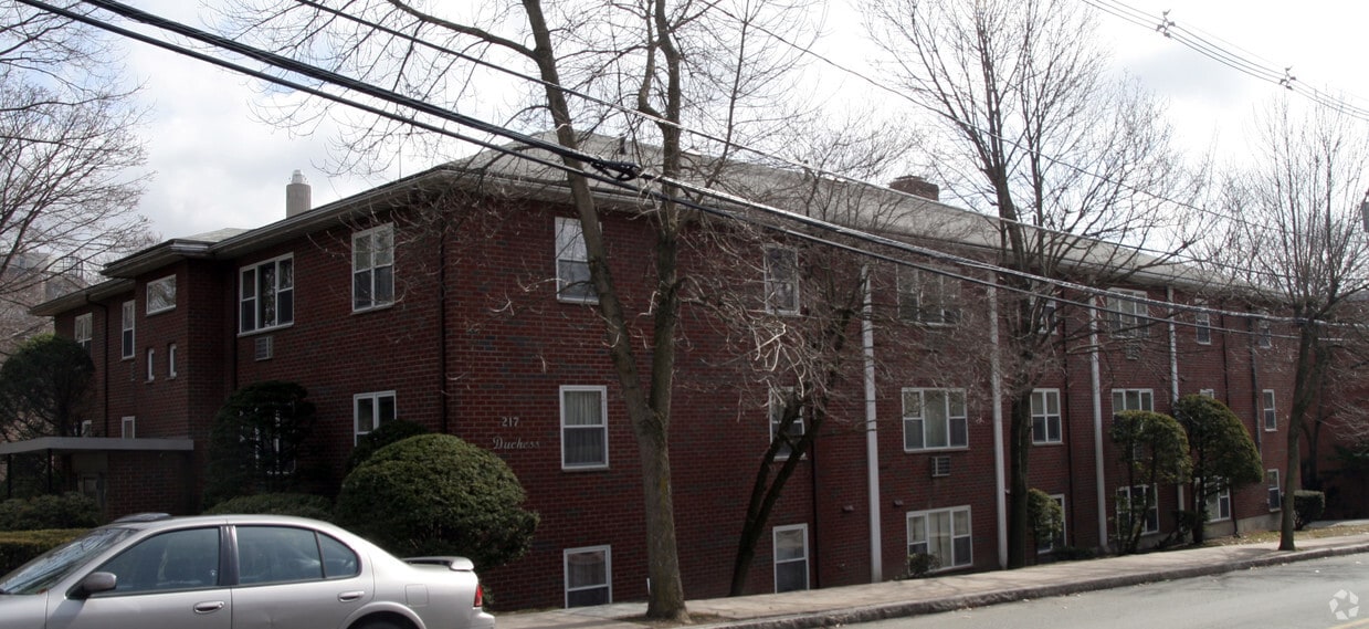 Building Photo - 217 Kent St