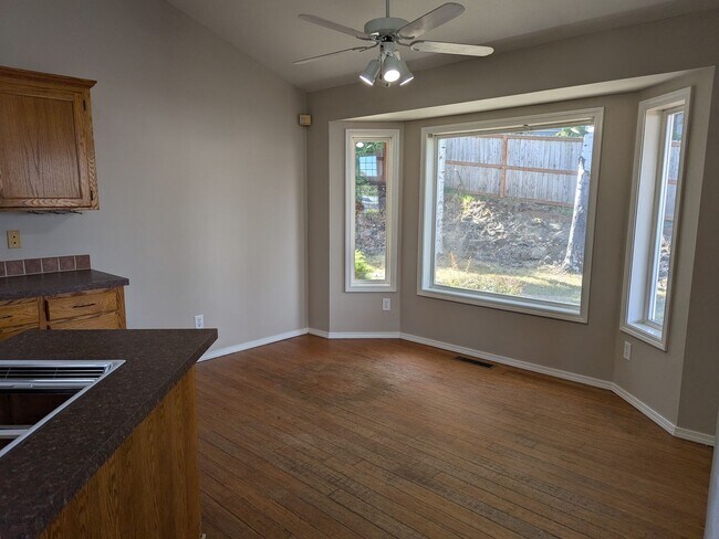 Foto del edificio - 5817 Cobalt Loop SE