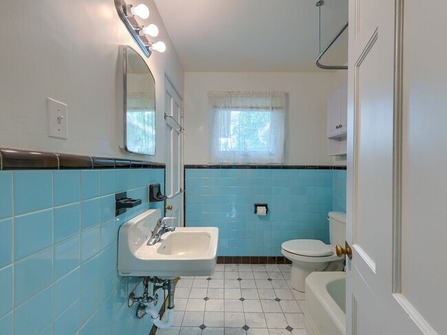 Foto del edificio - 3 Bedroom Single Family Home in Camp Hill