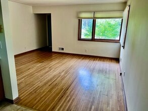 Building Photo - 4206 Valley View Rd