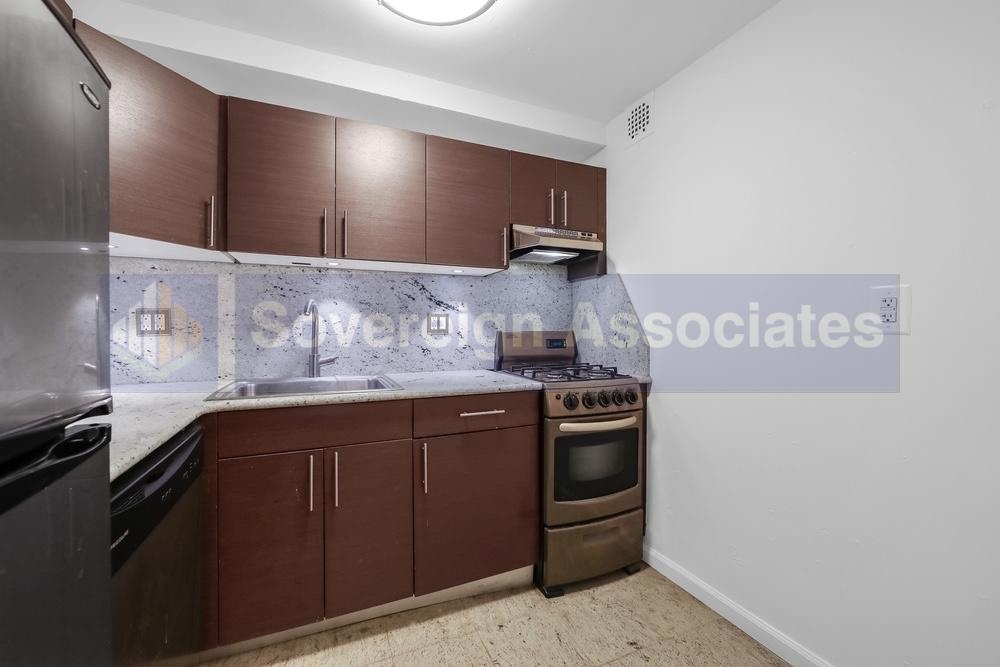 Building Photo - 427 East 80th Street