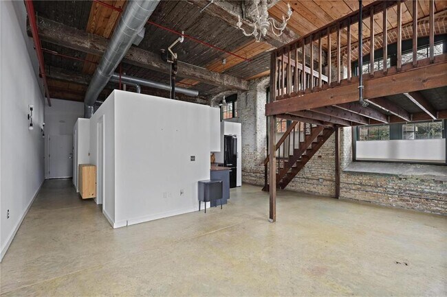 Building Photo - 170 Boulevard SE