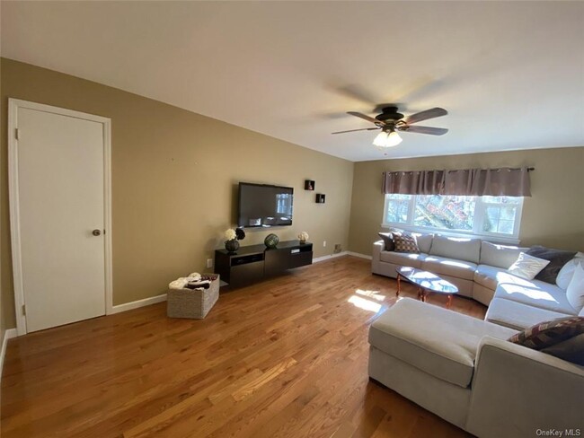 Building Photo - 76 Bon Aire Cir