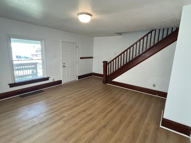 Foto del edificio - 245 Mills St