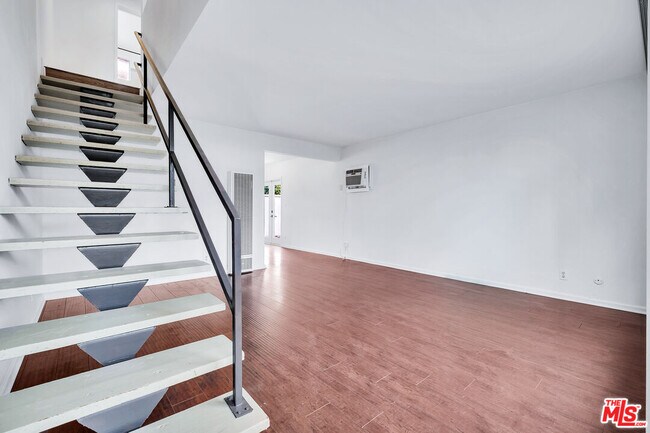 Foto del edificio - 5529 Cartwright Ave