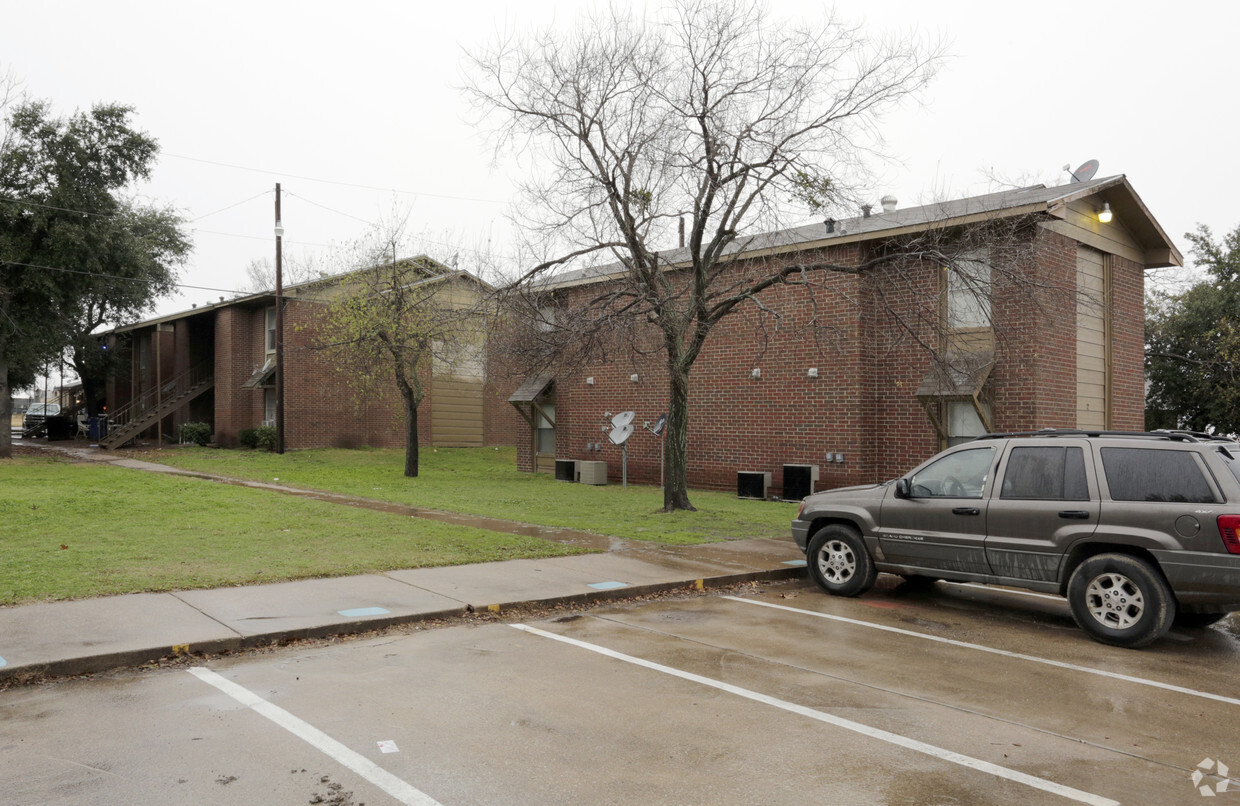 Building Photo - Quinlan Plaza Apartments