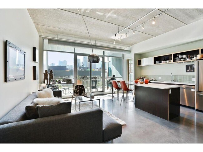 Building Photo - 345 N 6th Ave