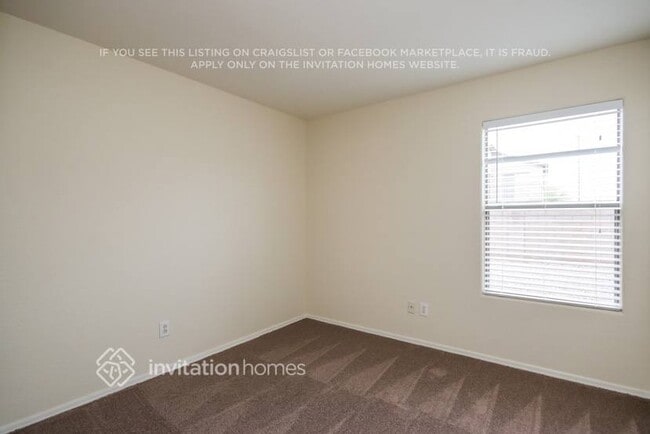 Building Photo - 1768 E Los Alamos St