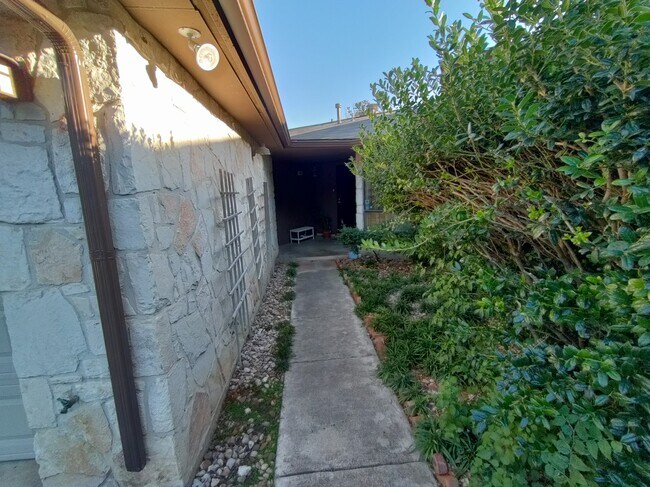 Foto del edificio - 2904 Spring Bend St