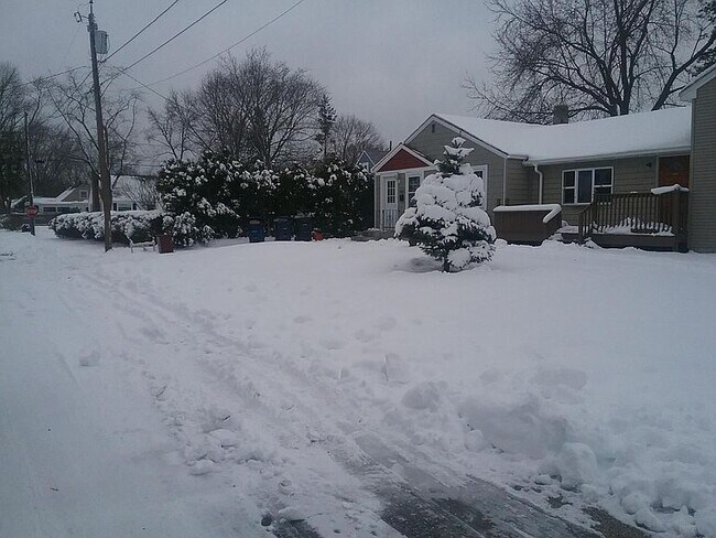 Foto del edificio - Single Family Home at 265 Hunt Ave , Warwick