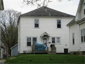 Building Photo - 1021 W 5th St