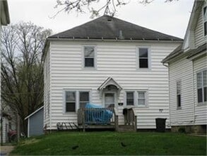 Building Photo - 1021 W 5th St