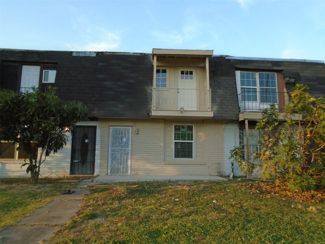 Primary Photo - 12042 Beechnut St