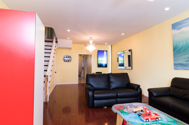 living room - 633 Washington Ave