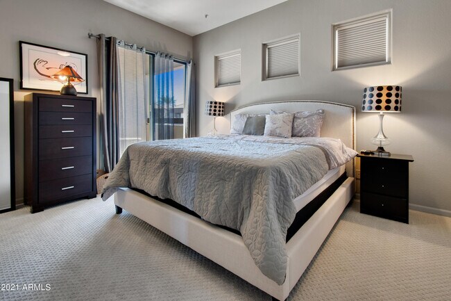 Building Photo - 7400 GAINEY CLUB Dr