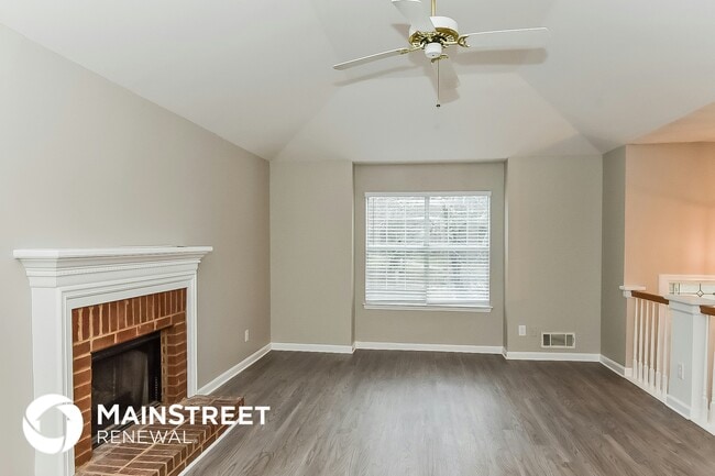 Building Photo - 1685 Versailles Dr