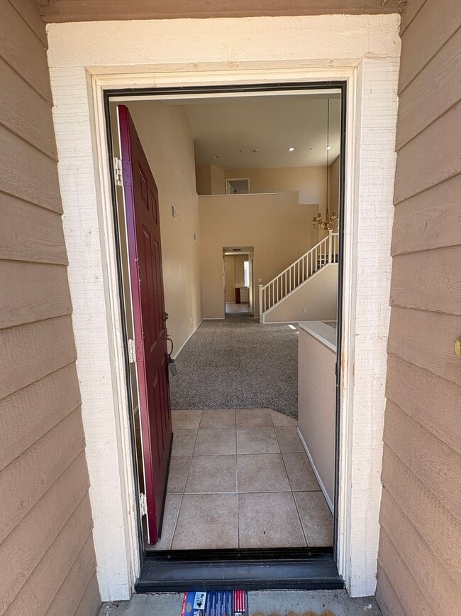 Building Photo - 4 Bed, 2.5 Bath in Riverside!