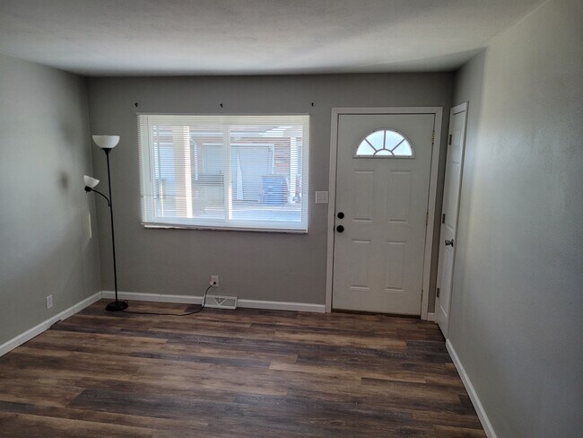 Building Photo - 3214 Kilarney Dr