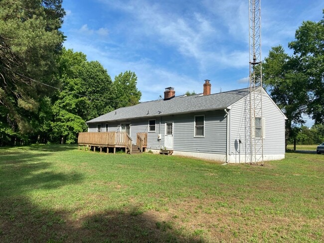 Building Photo - Hardwood Floors and Open Floor plan