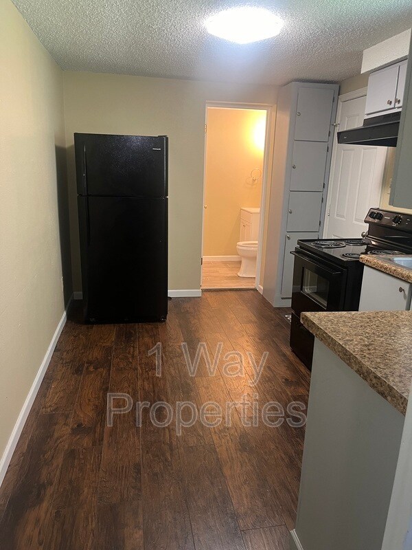 Building Photo - 156 4th St