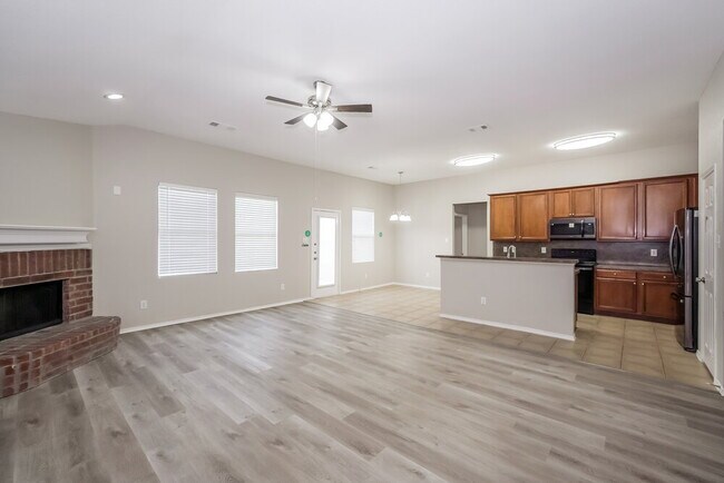 Building Photo - 620 Destin Dr