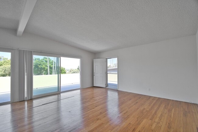 Building Photo - 1530 Manhattan Beach Blvd