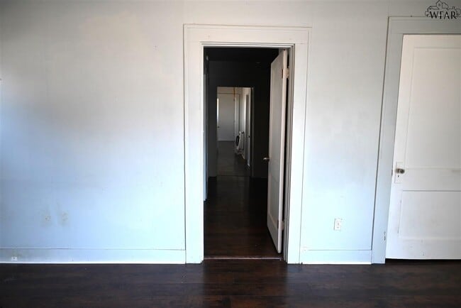 Building Photo - 1818 Collins Ave